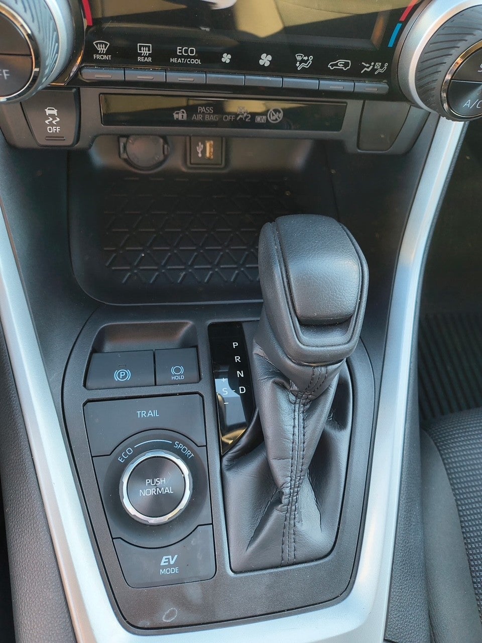 2024 Toyota RAV4 Hybrid LE AWD (Natl)